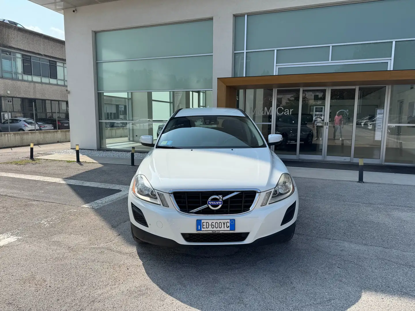 Volvo XC60 2.4 d4 (d3) Momentum awd 163cv geartronic Bianco - 2