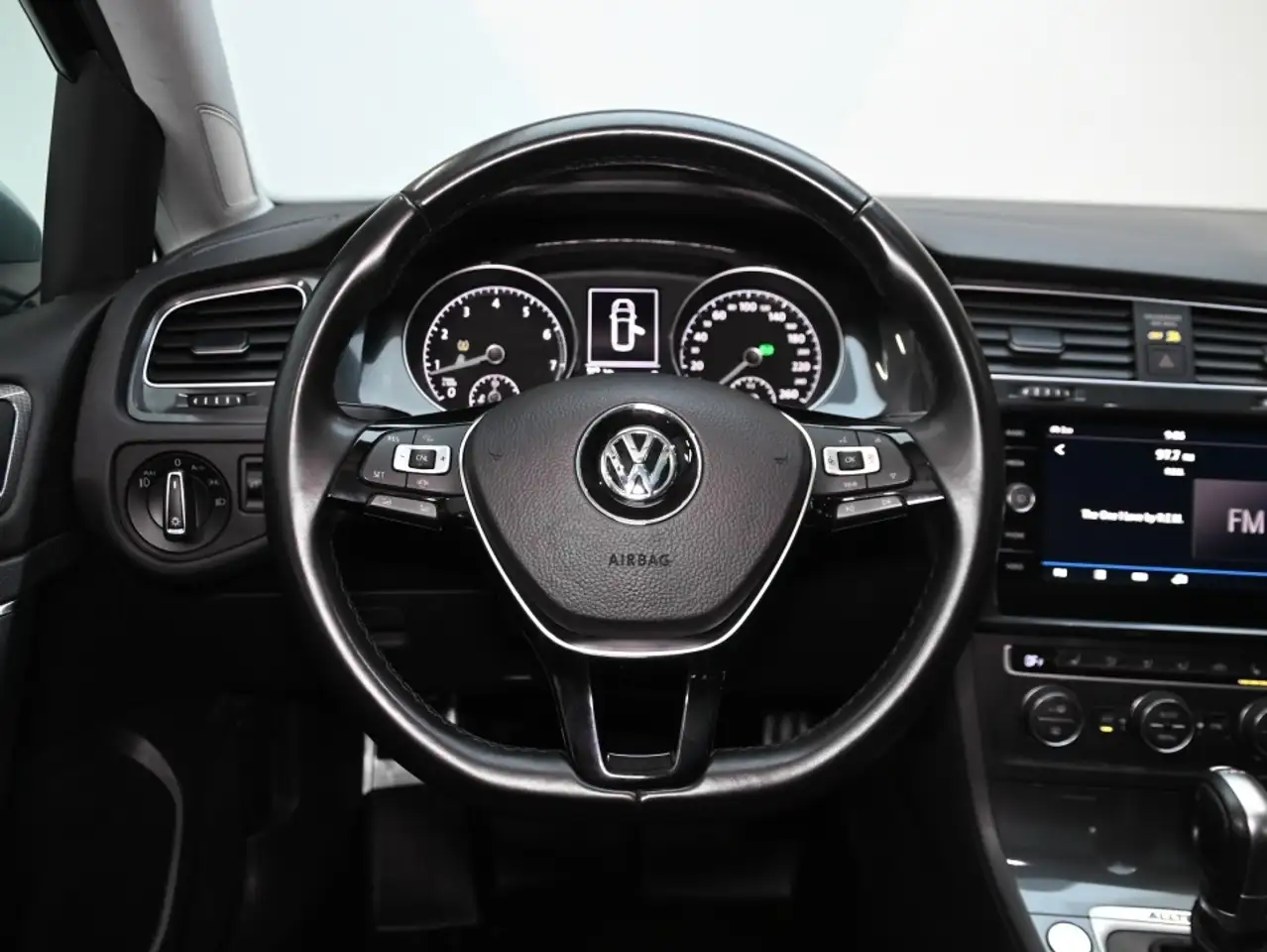 Volkswagen Golf снимка Volkswagen Golf