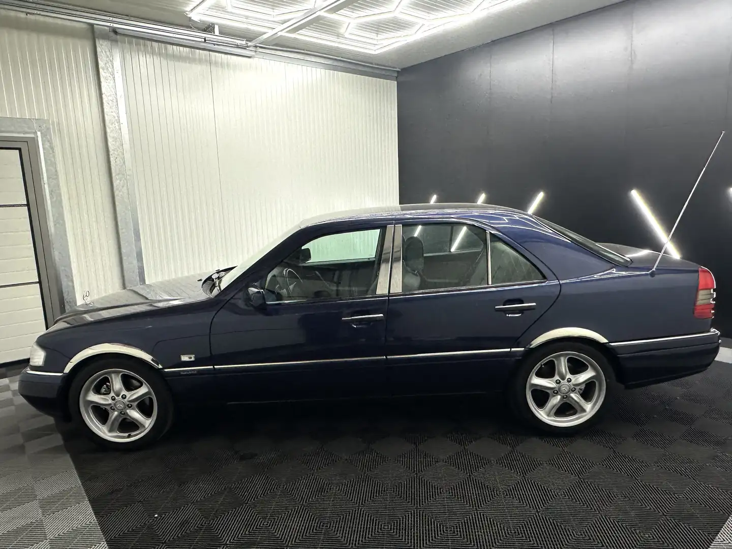 Mercedes-Benz C 250 Blau - 2