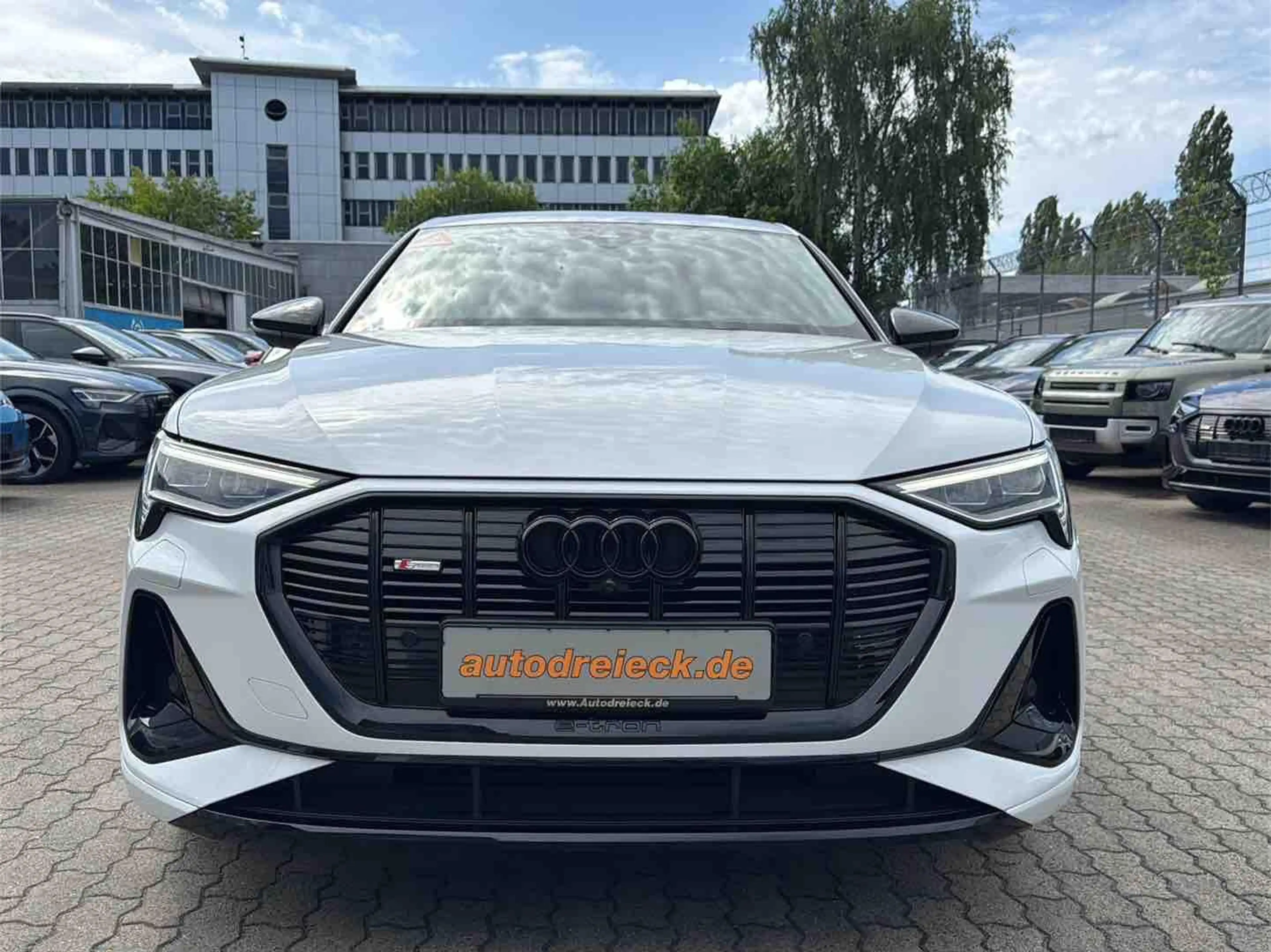 Audi e-tron 55 2x S line AHK BLACK HuD PANO 360° 21Z — photo 4