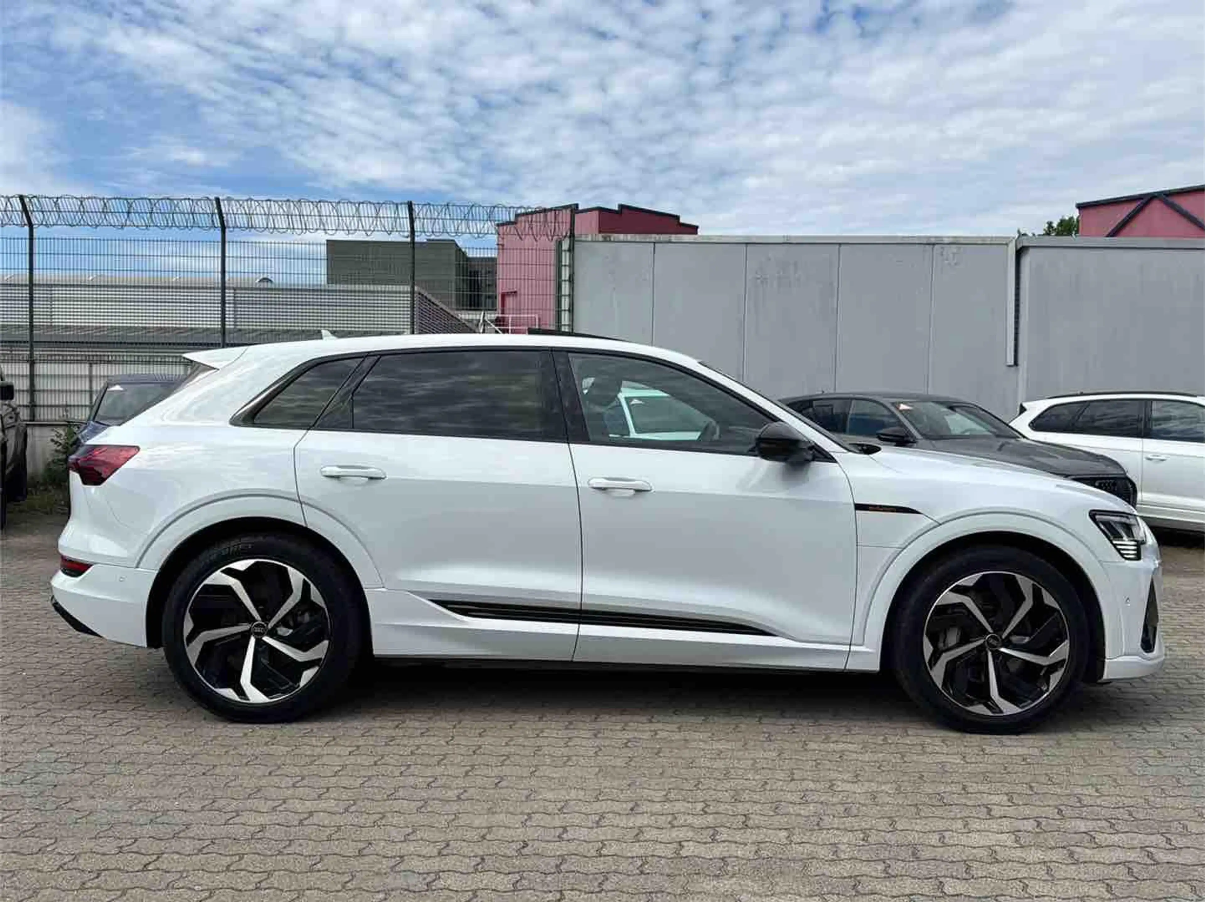 Audi e-tron 55 2x S line AHK BLACK HuD PANO 360° 21Z — photo 6