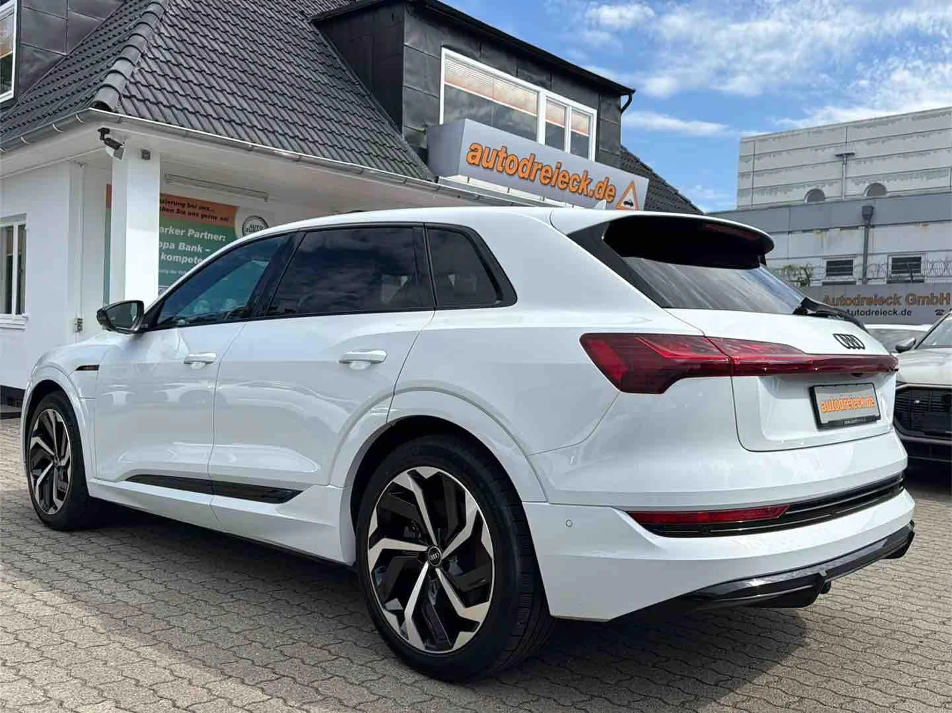 Audi e-tron 55 2x S line AHK BLACK HuD PANO 360° 21Z — photo 11
