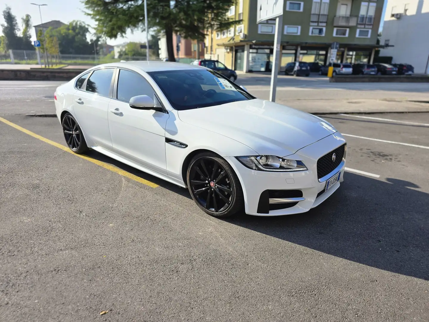 Jaguar XF 2.0d R-Sport 180cv auto - 1