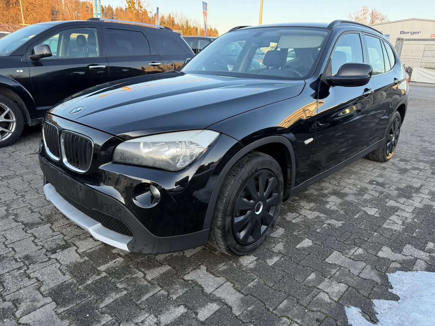 BMW X1 X1 xDrive18d Schwarz - 1