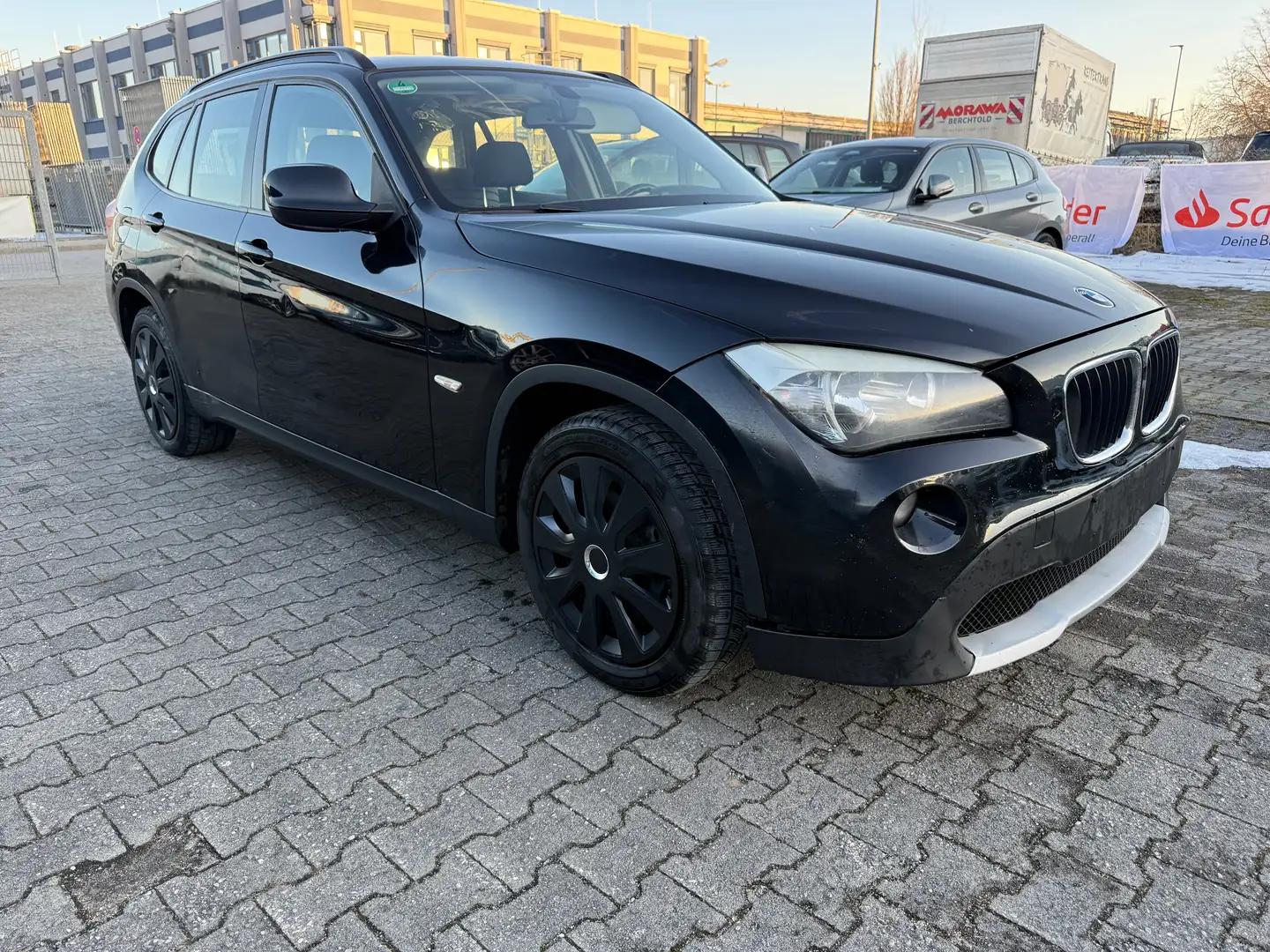 BMW X1 X1 xDrive18d Schwarz - 2