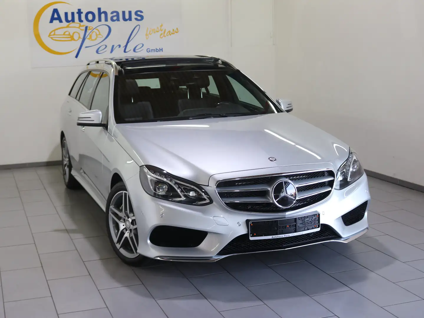Mercedes-Benz E 500 T 7G 4M AMG-LINE"PANO"DTR+"MMY"SITZKLM"AHK"SOUND" Argent - 1