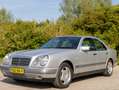 Mercedes-Benz E 230 In absolute concoursstaat verkerende Mercedes-Benz 230E automaat (W210) Silber - thumbnail 22