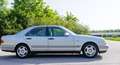Mercedes-Benz E 230 In absolute concoursstaat verkerende Mercedes-Benz 230E automaat (W210) Silber - thumbnail 2