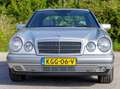Mercedes-Benz E 230 In absolute concoursstaat verkerende Mercedes-Benz 230E automaat (W210) Silber - thumbnail 13