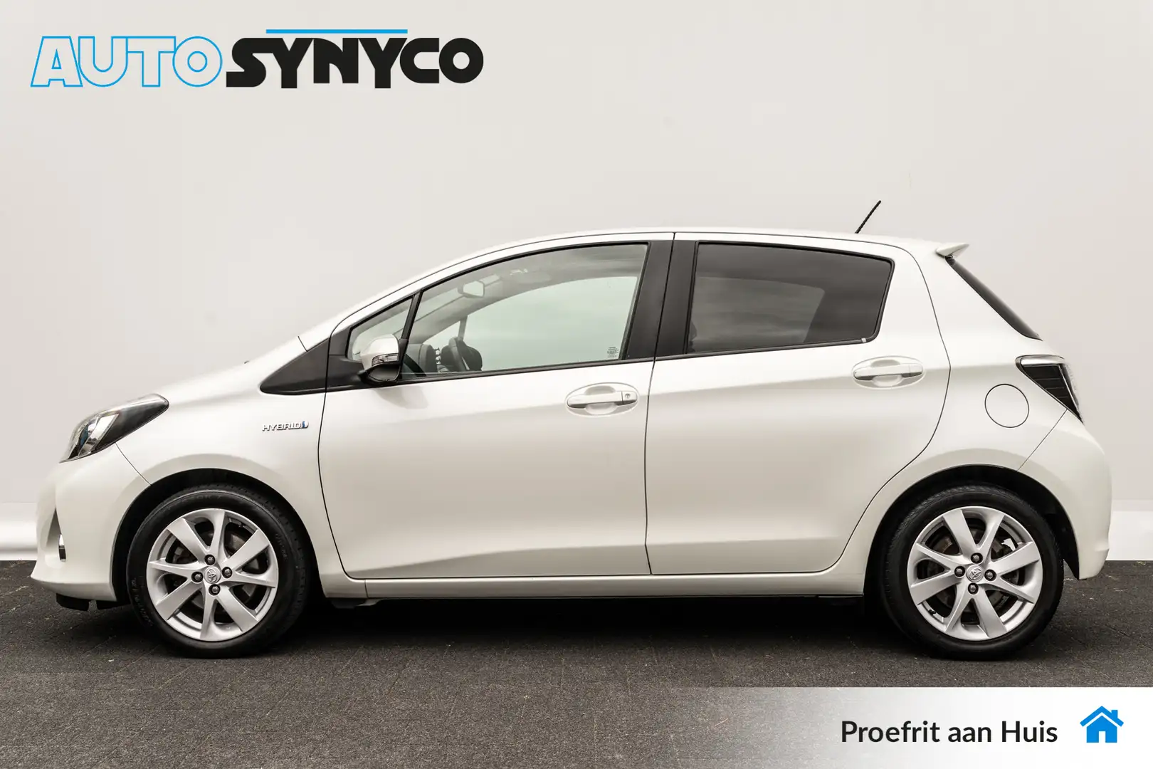 Toyota Yaris 1.5 Full Hybrid | Panoramadak | Camera | Keyless | Wit - 2