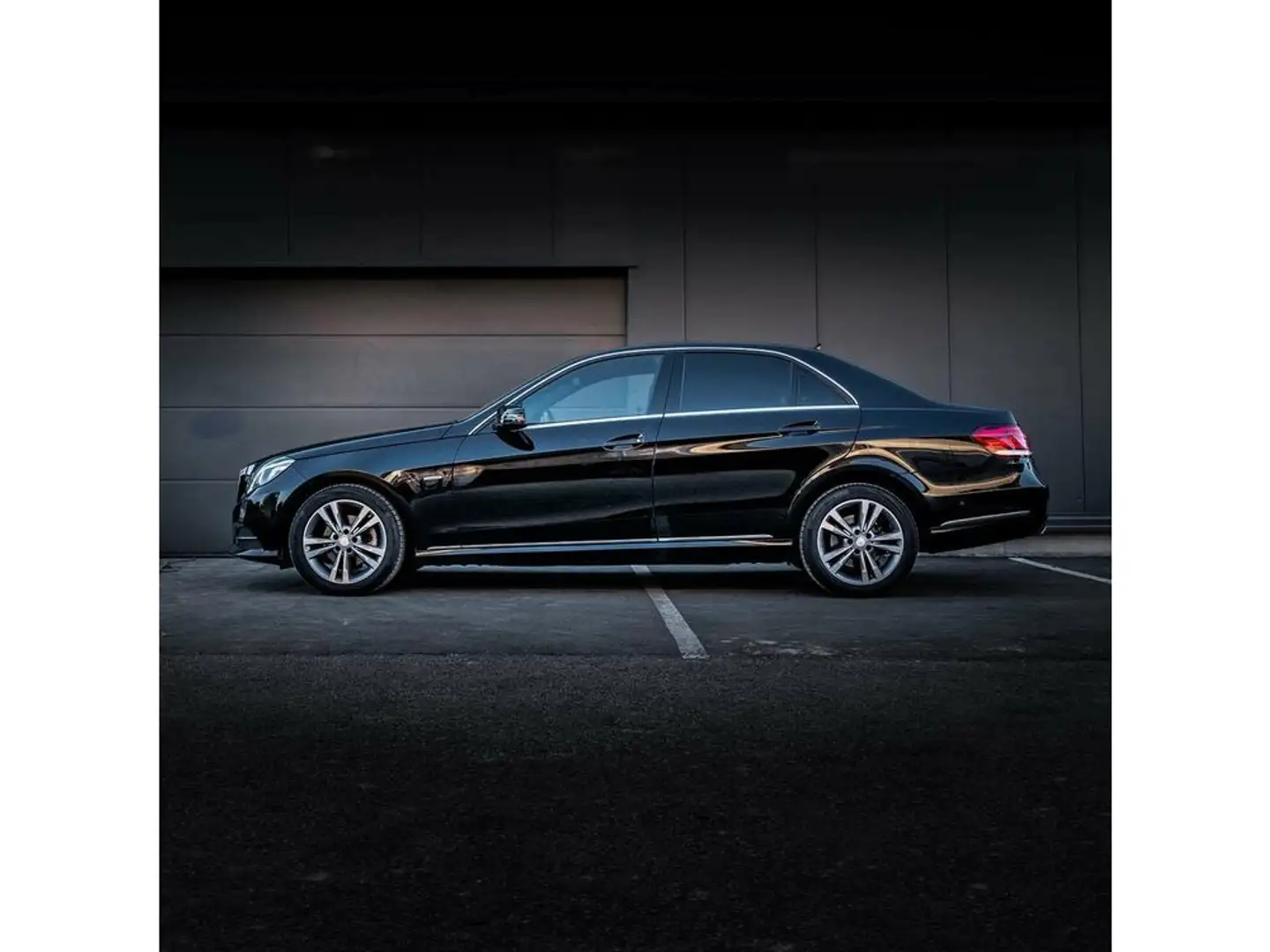 Mercedes-Benz E 200 BlueTEC Edition E (212.006) Schwarz - 2