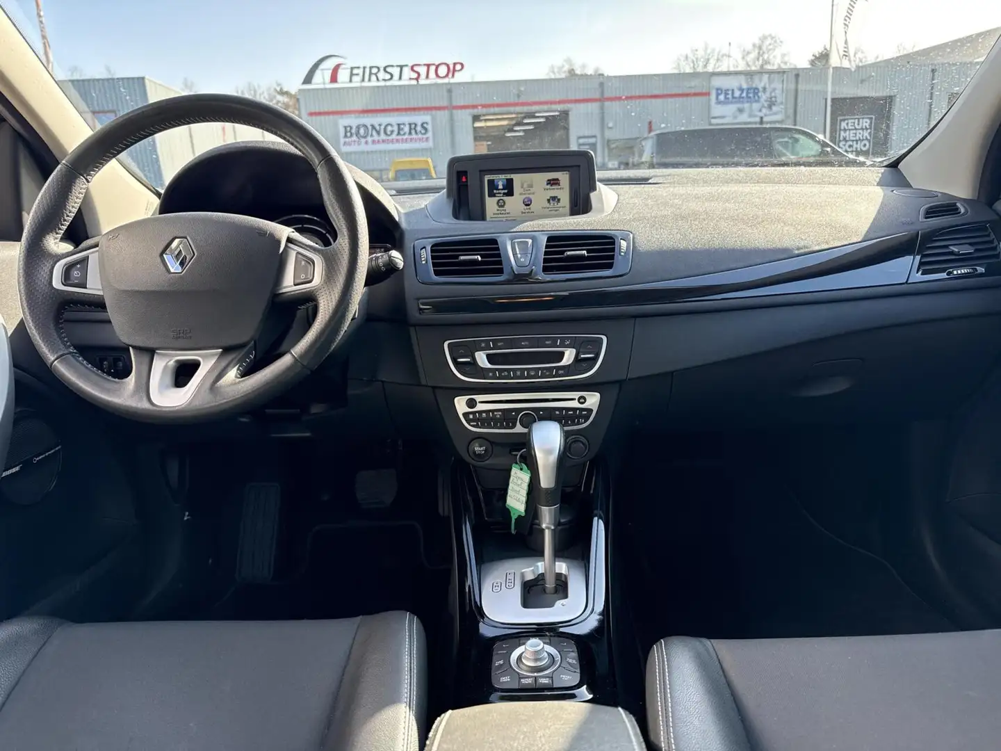 Renault Megane Estate 2.0 Bose, AUTOMAAT, panoramadak, half leder Schwarz - 2