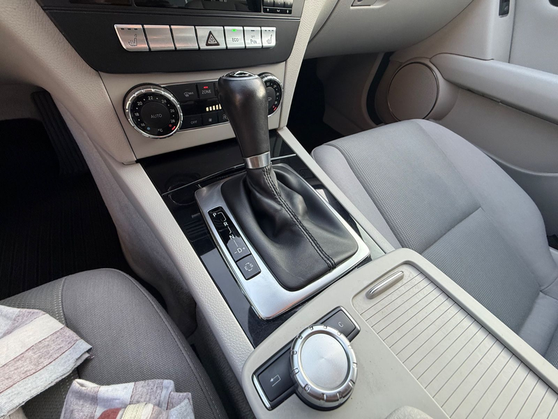 Mercedes-Benz C 180 CGI FaceLift*Automatik*Tempo*PDC — photo 18