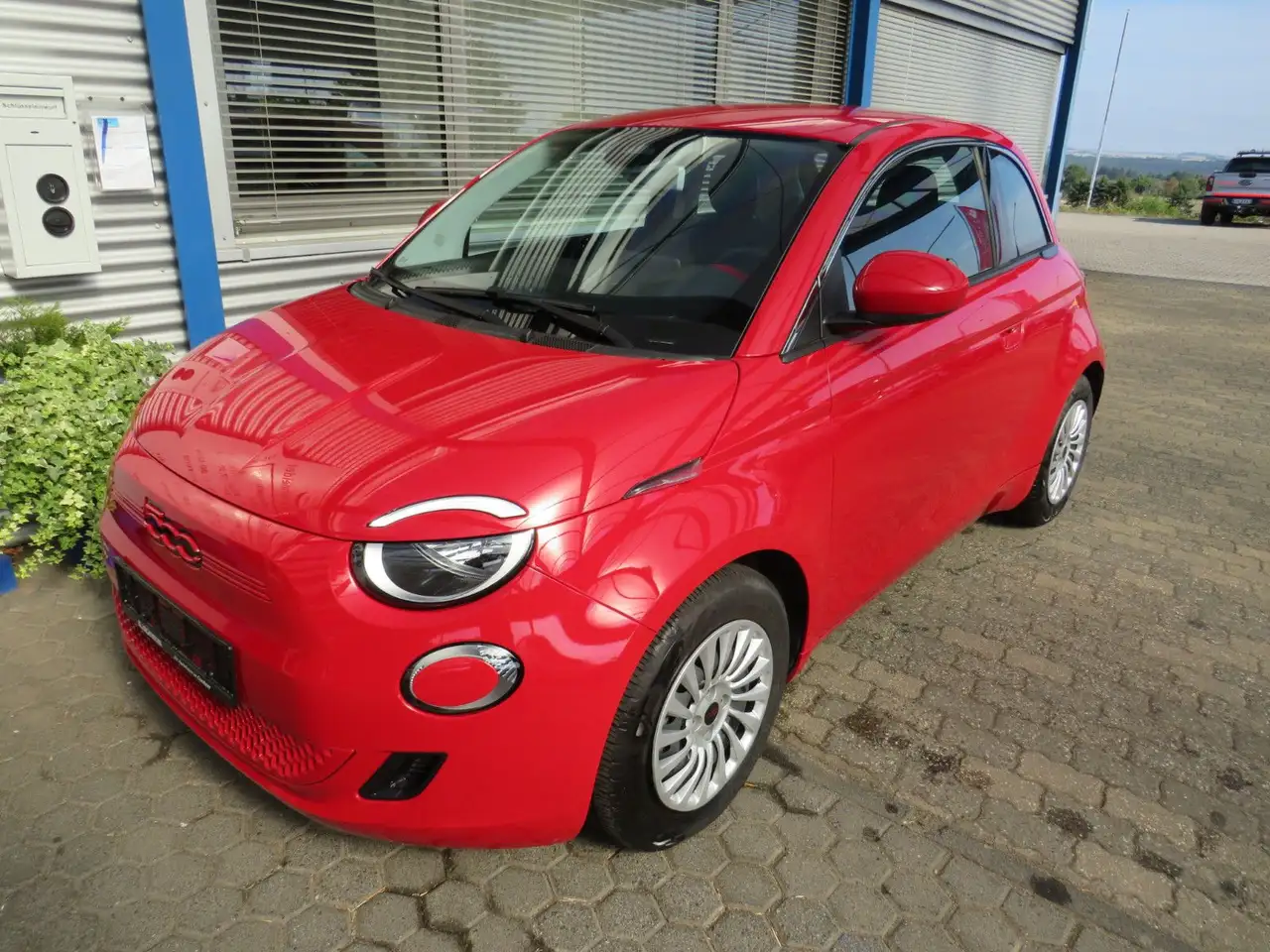 Fiat 500 E Red 42kWh Navi DAB Fahrer-Assistenzsysteme, миниатюра 2
