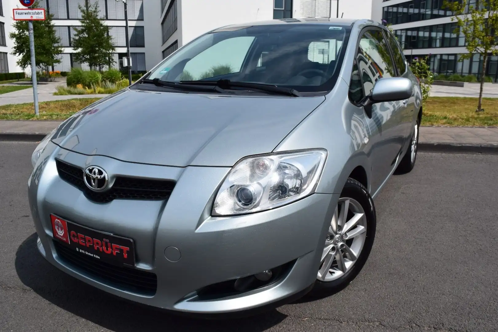 Toyota Auris Life 1.33 Start-Stop,6 Gang Klimaautomatik Gris - 1