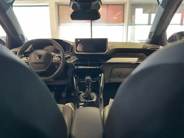 Peugeot 2008 view 17