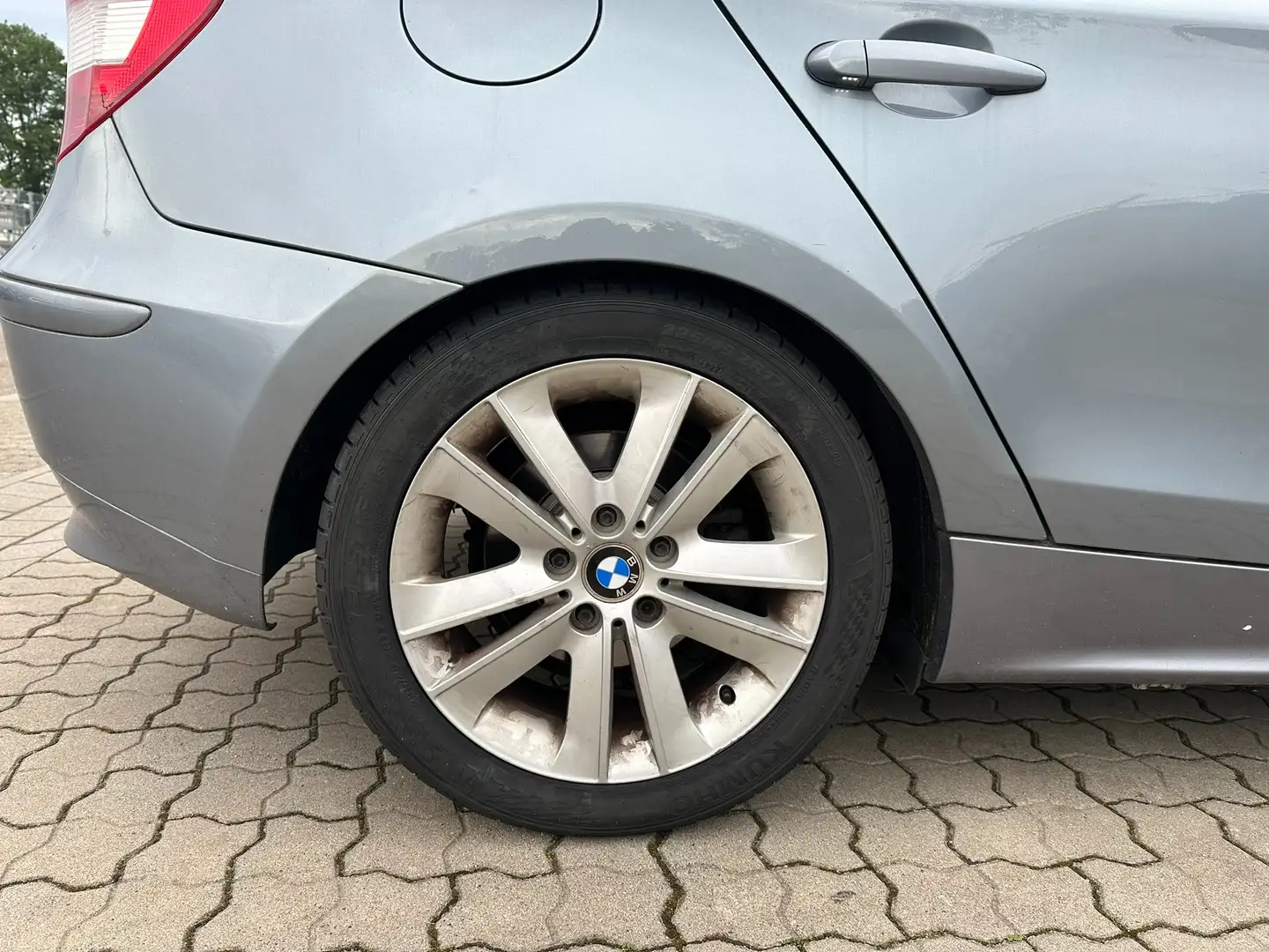 BMW 120 120i Aut. Gris - 2