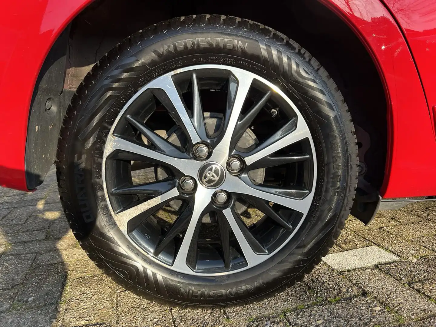 Toyota Yaris 1.5 16v Executive 5-drs 6-bak + 12 MND BOVAG Rouge - 2