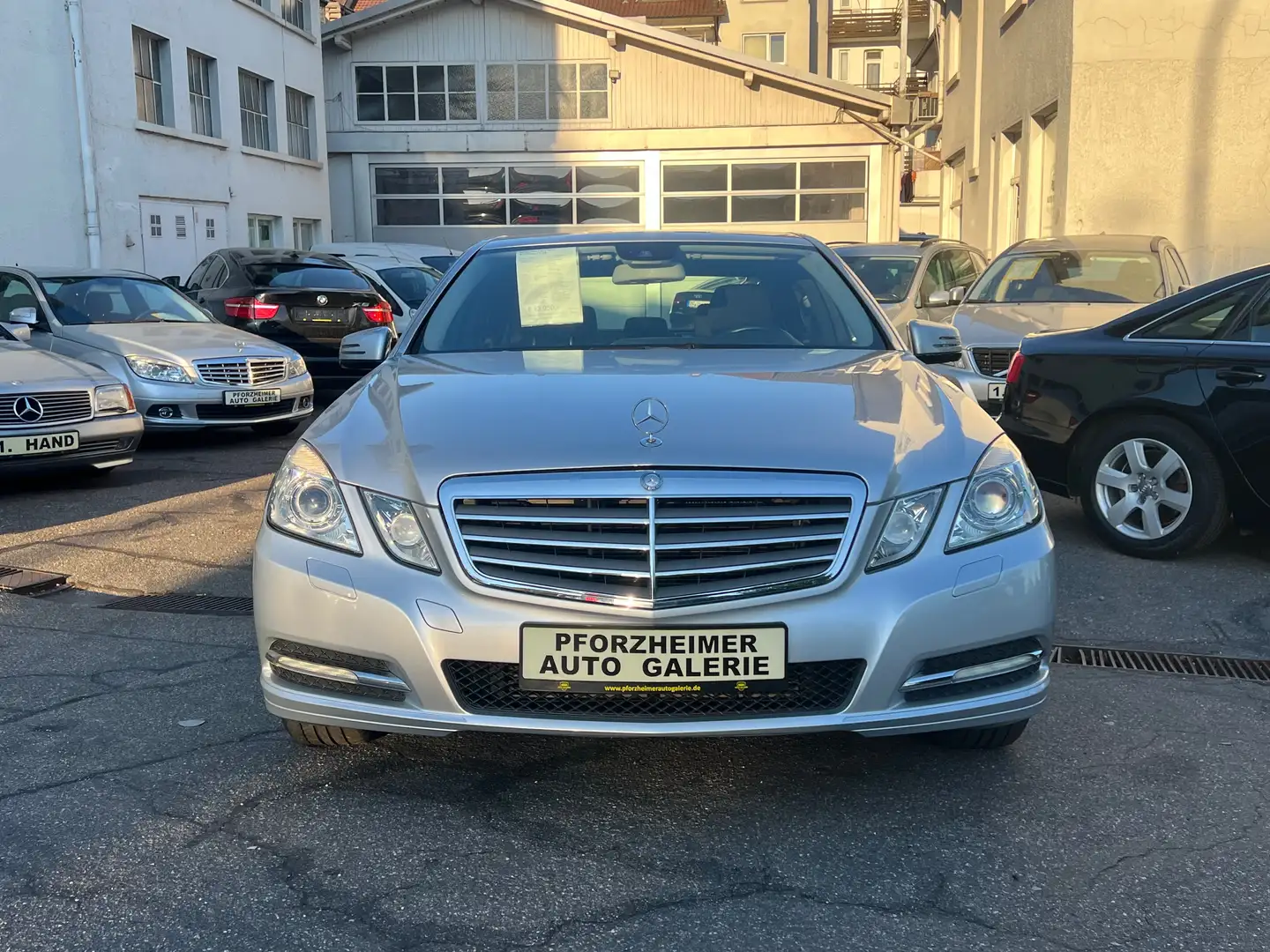 Mercedes-Benz E 200 E 200 CGI BlueEfficiency (212.048) Grau - 1