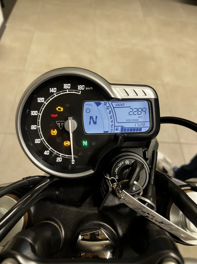 Triumph Speed 400 Schwarz - 2