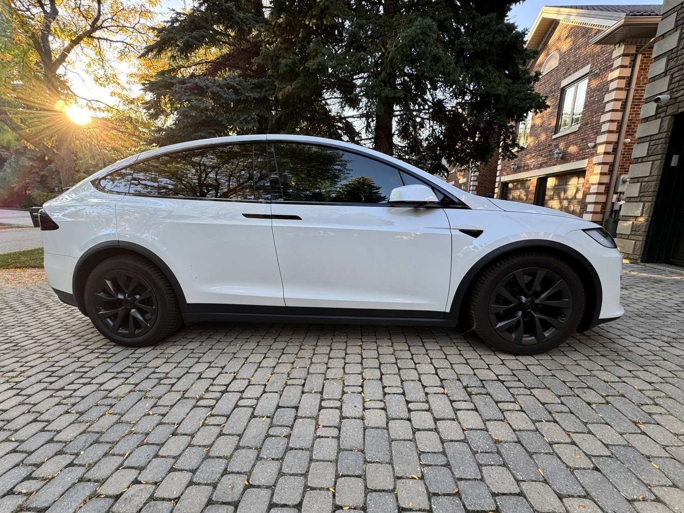 2022 Tesla Model X AWD alt 3