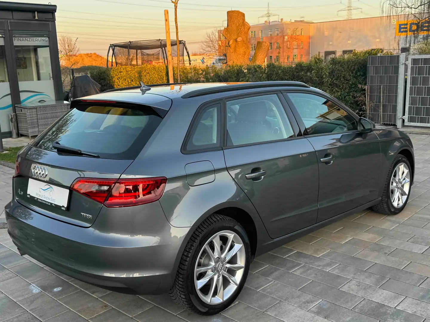 Audi A3 A3 Sportback 1.2 TFSI *Xenon*NSW*S-tronic*Klima* Grijs - 2