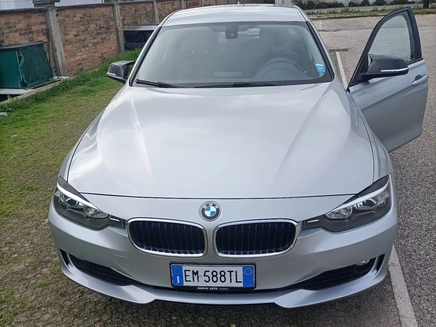 BMW 316 316d Touring 2.0 116cv Gümüş rengi - 1