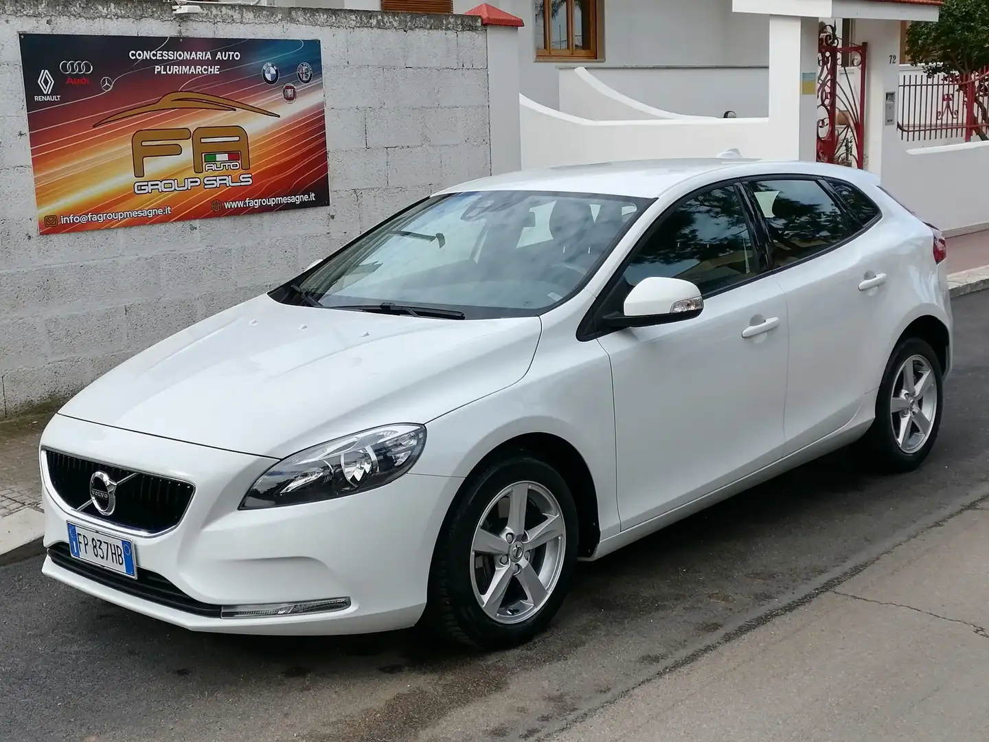 Volvo V40 2.0 D2 Geartronic Business White - 1