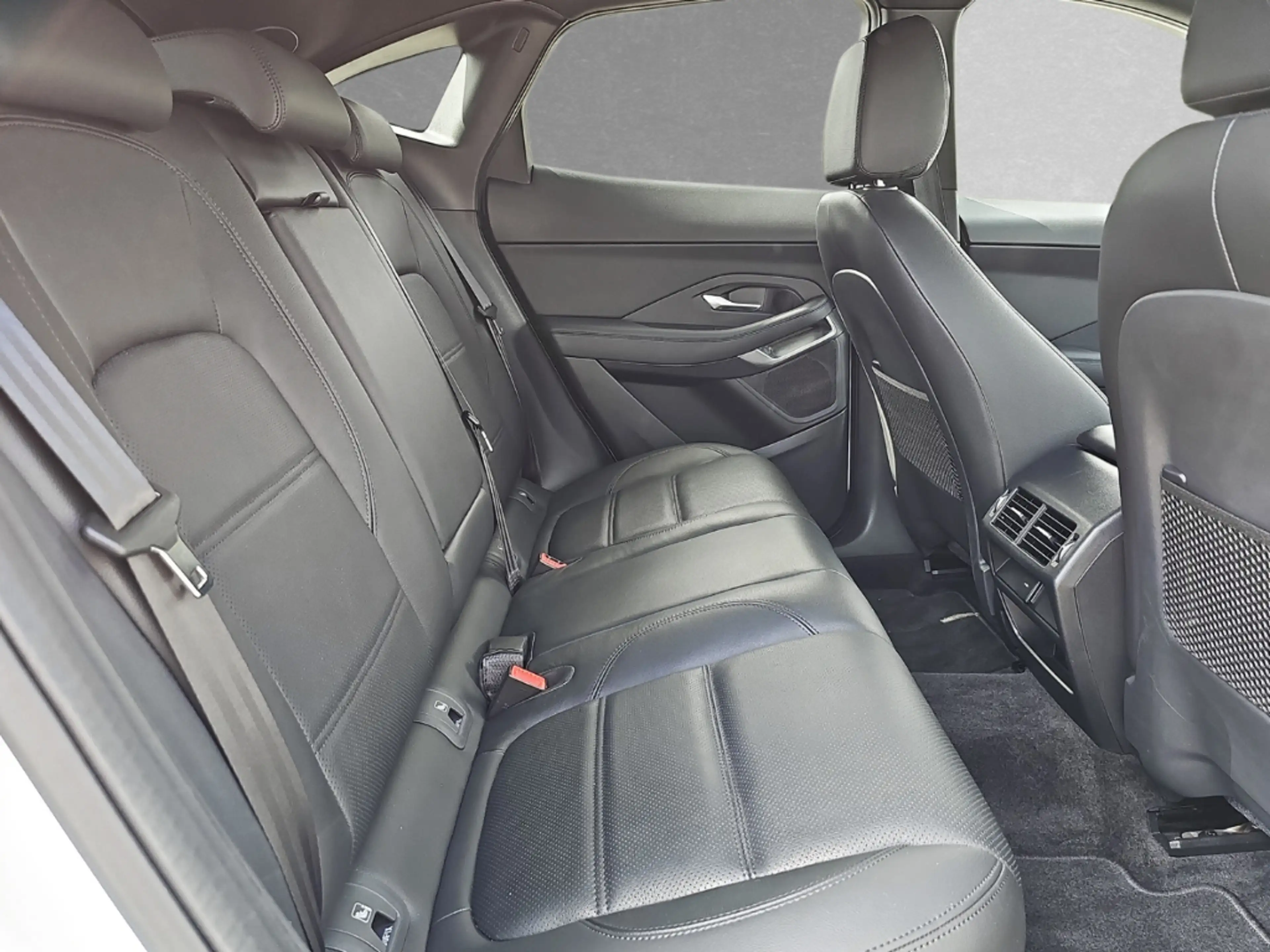 Jaguar E-Pace D165 AWD SE — photo 6