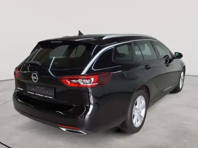Opel Insignia view 4