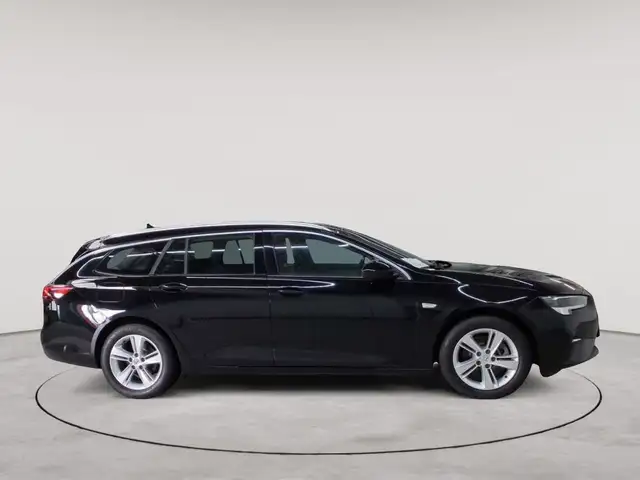 Opel Insignia view 3