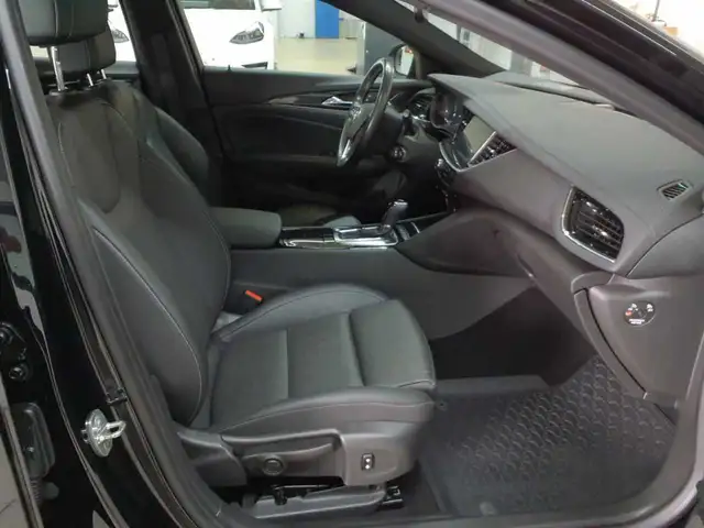 Opel Insignia view 8