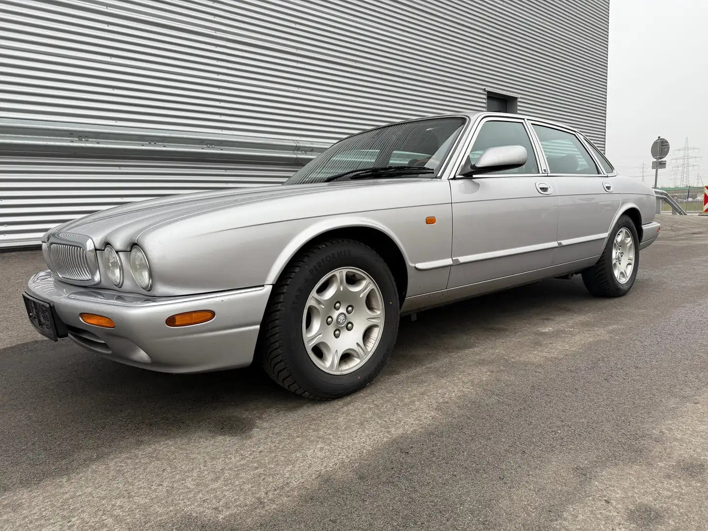 Jaguar XJ8 4,0 Executive ID:73 Stříbrná - 2