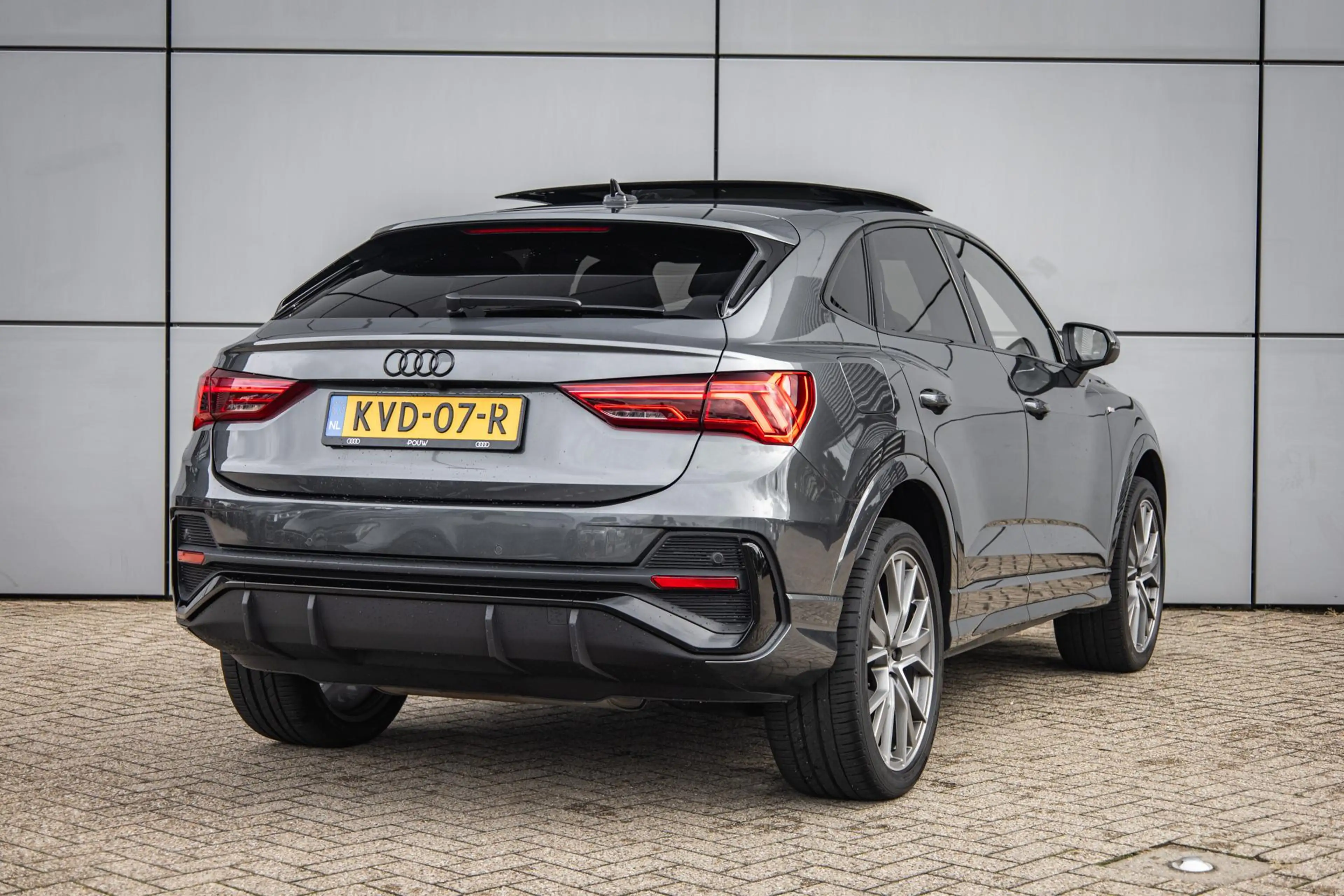 Audi Q3 Sportback 45 TFSIe 245pk PHEV S Edition | 20" LMV — photo 2