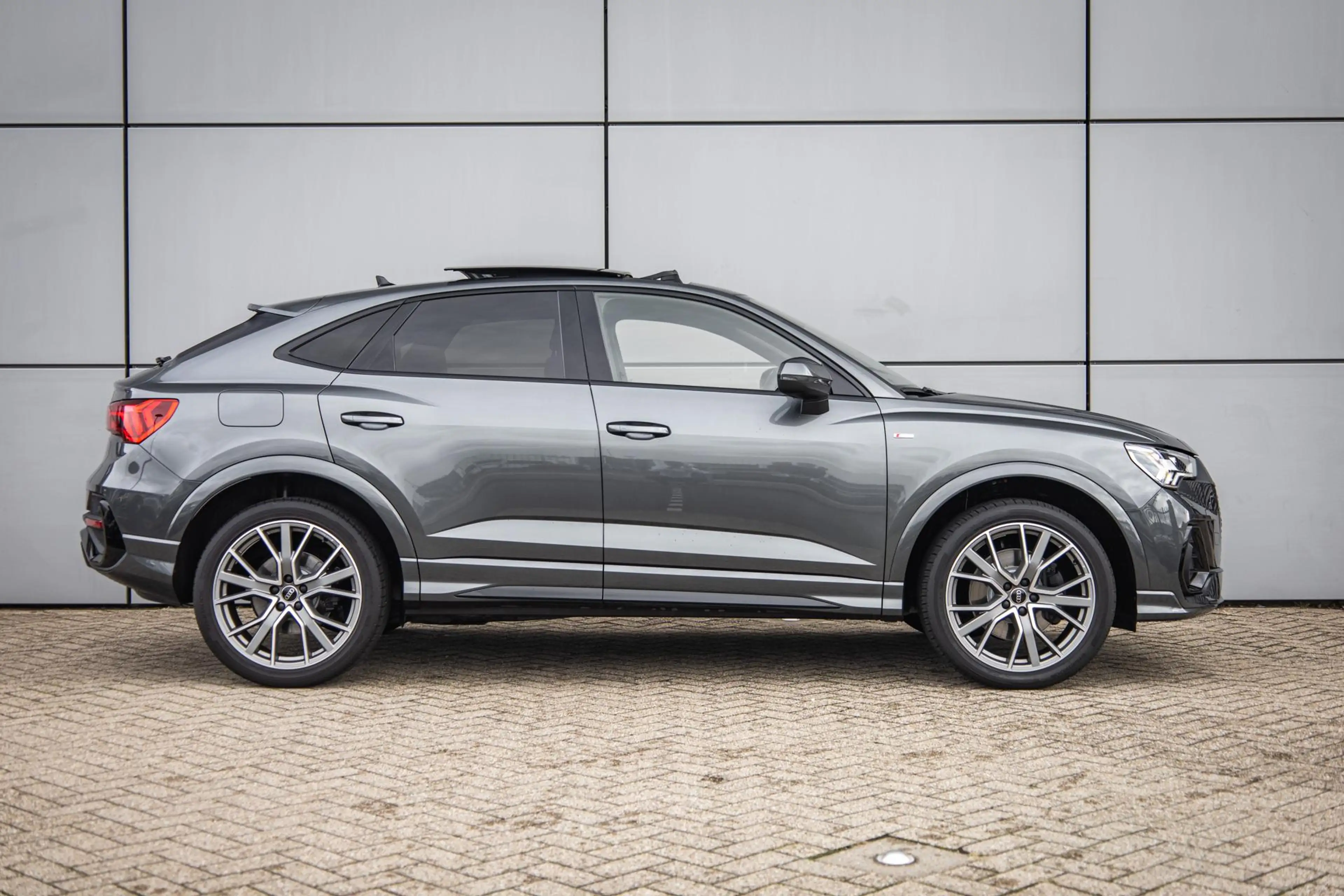 Audi Q3 Sportback 45 TFSIe 245pk PHEV S Edition | 20" LMV — photo 3