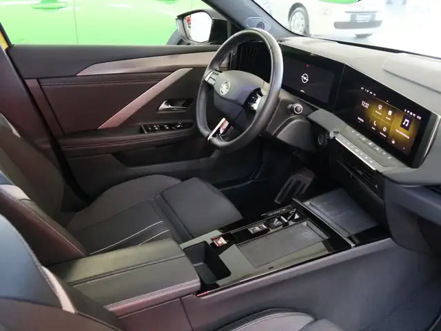 Opel Astra view 4