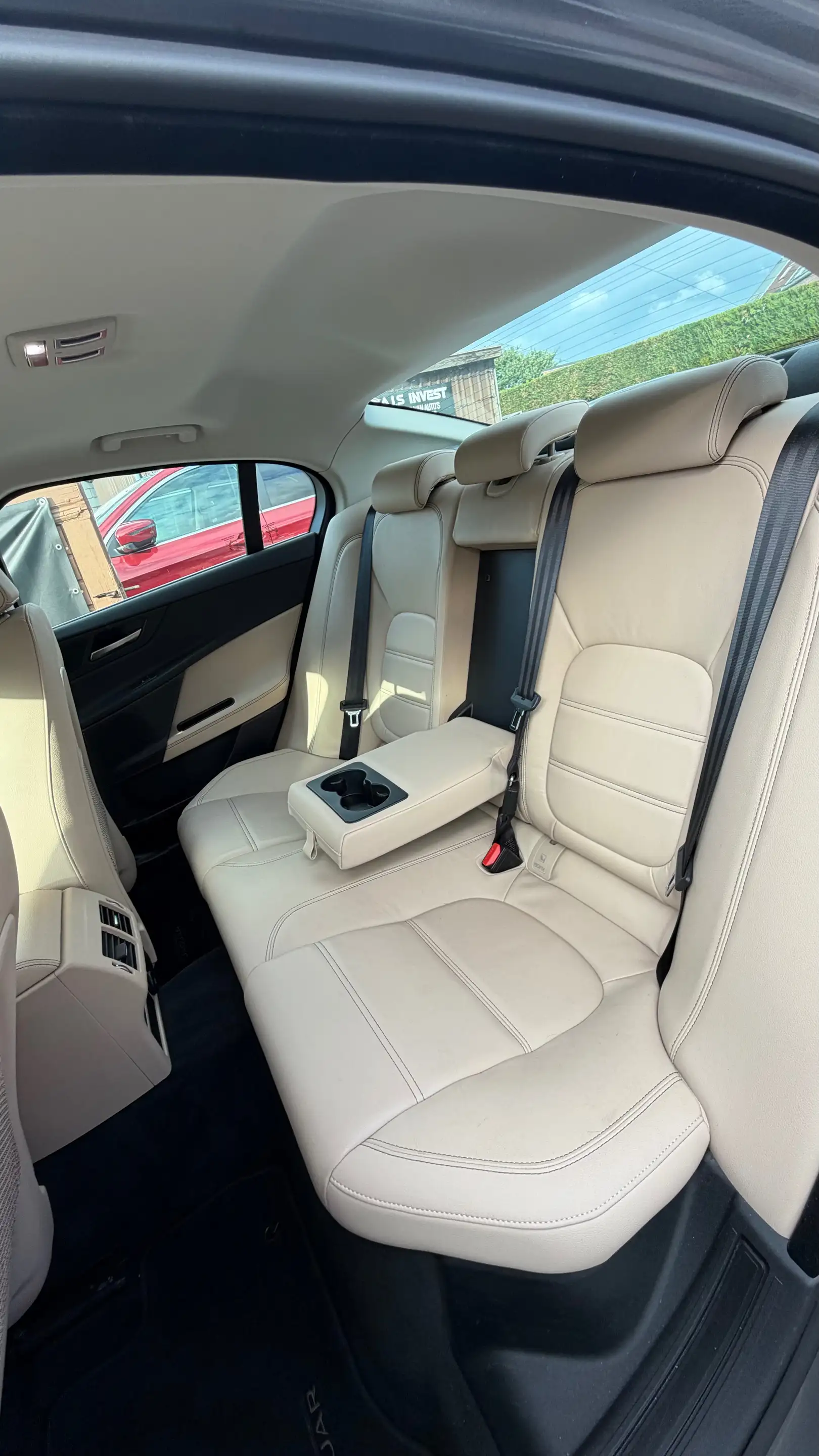 Jaguar XE XE 2.0 T Business Edition Prestige — photo 8