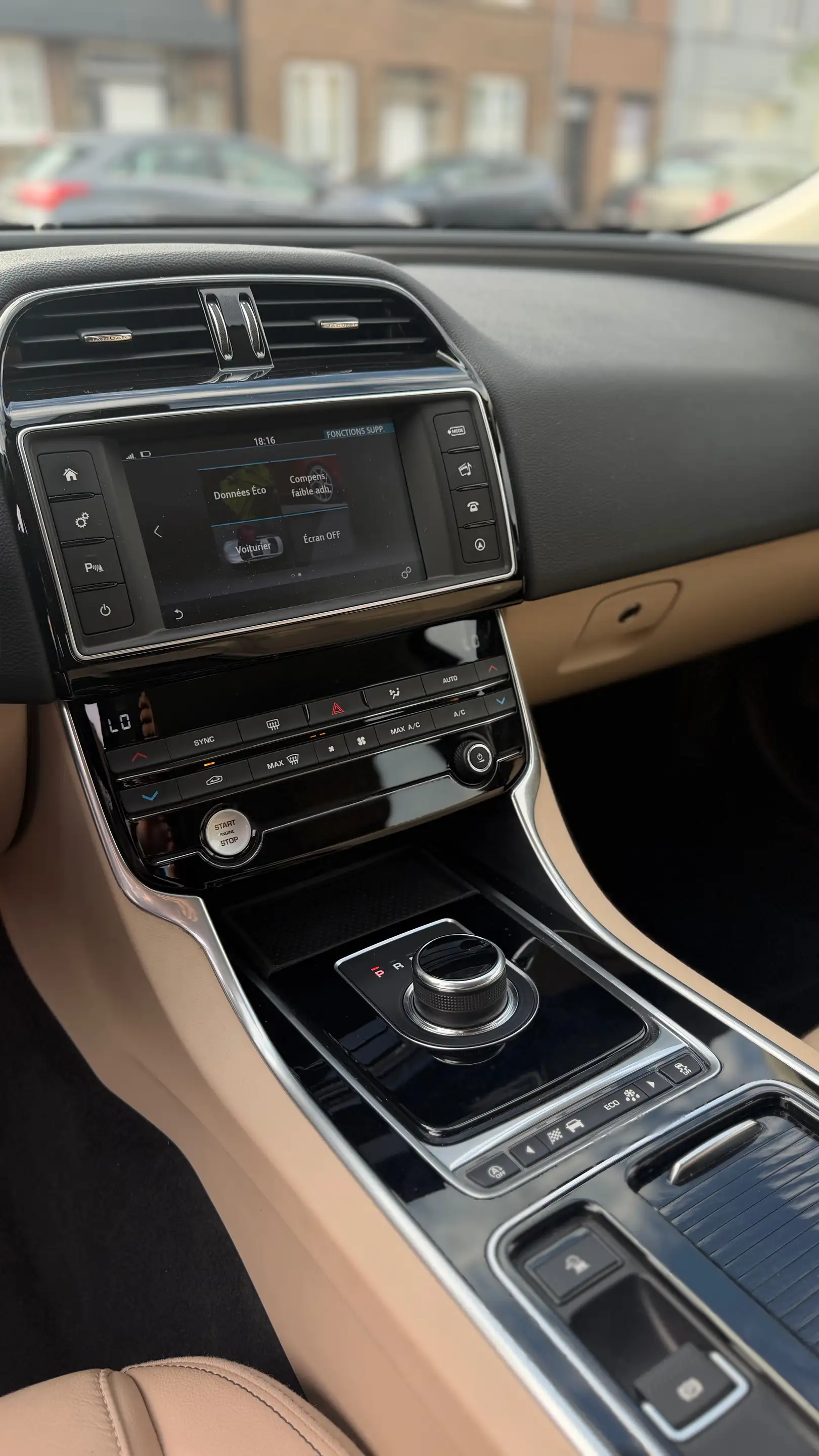 Jaguar XE XE 2.0 T Business Edition Prestige — photo 12