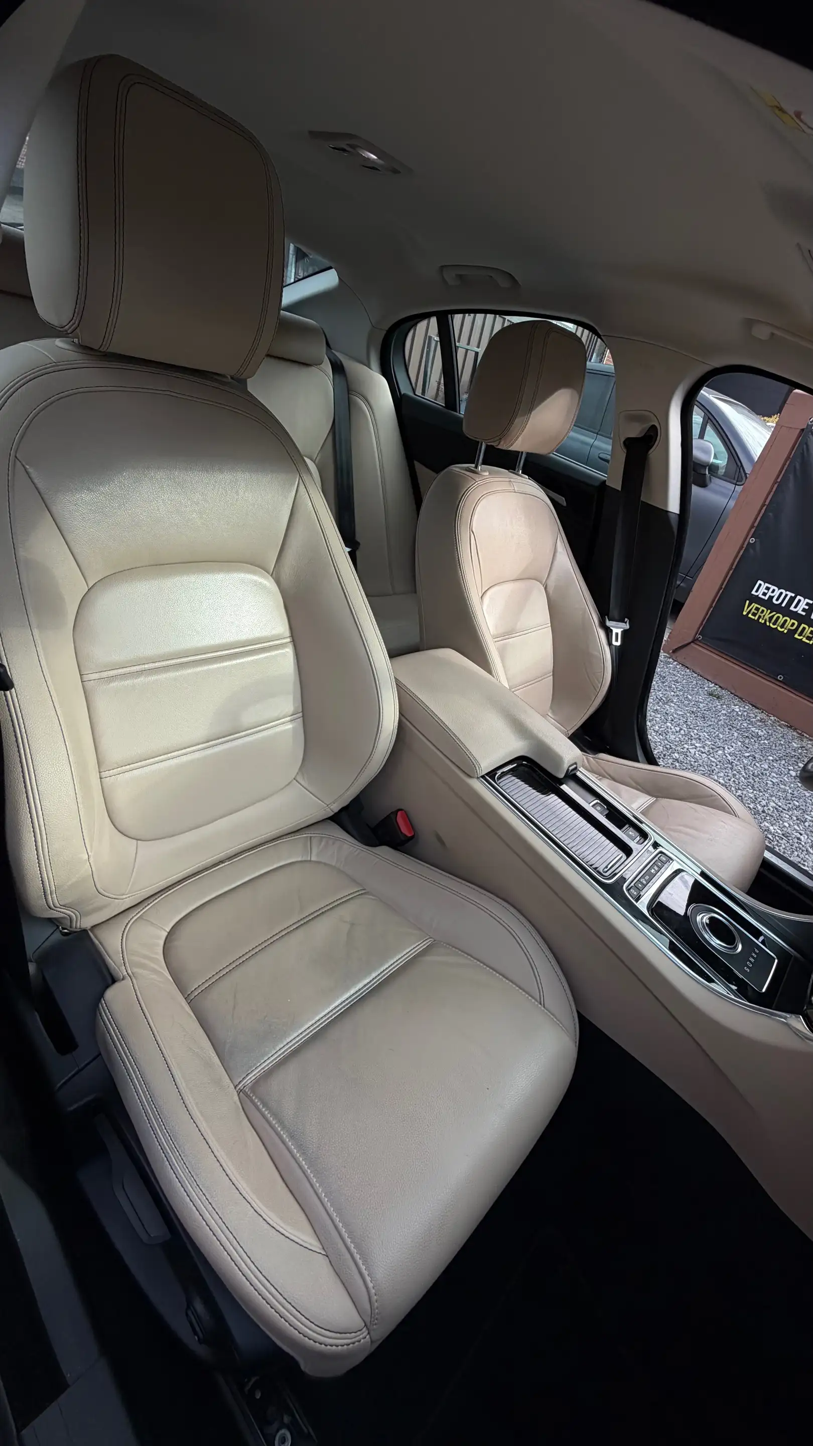 Jaguar XE XE 2.0 T Business Edition Prestige — photo 9