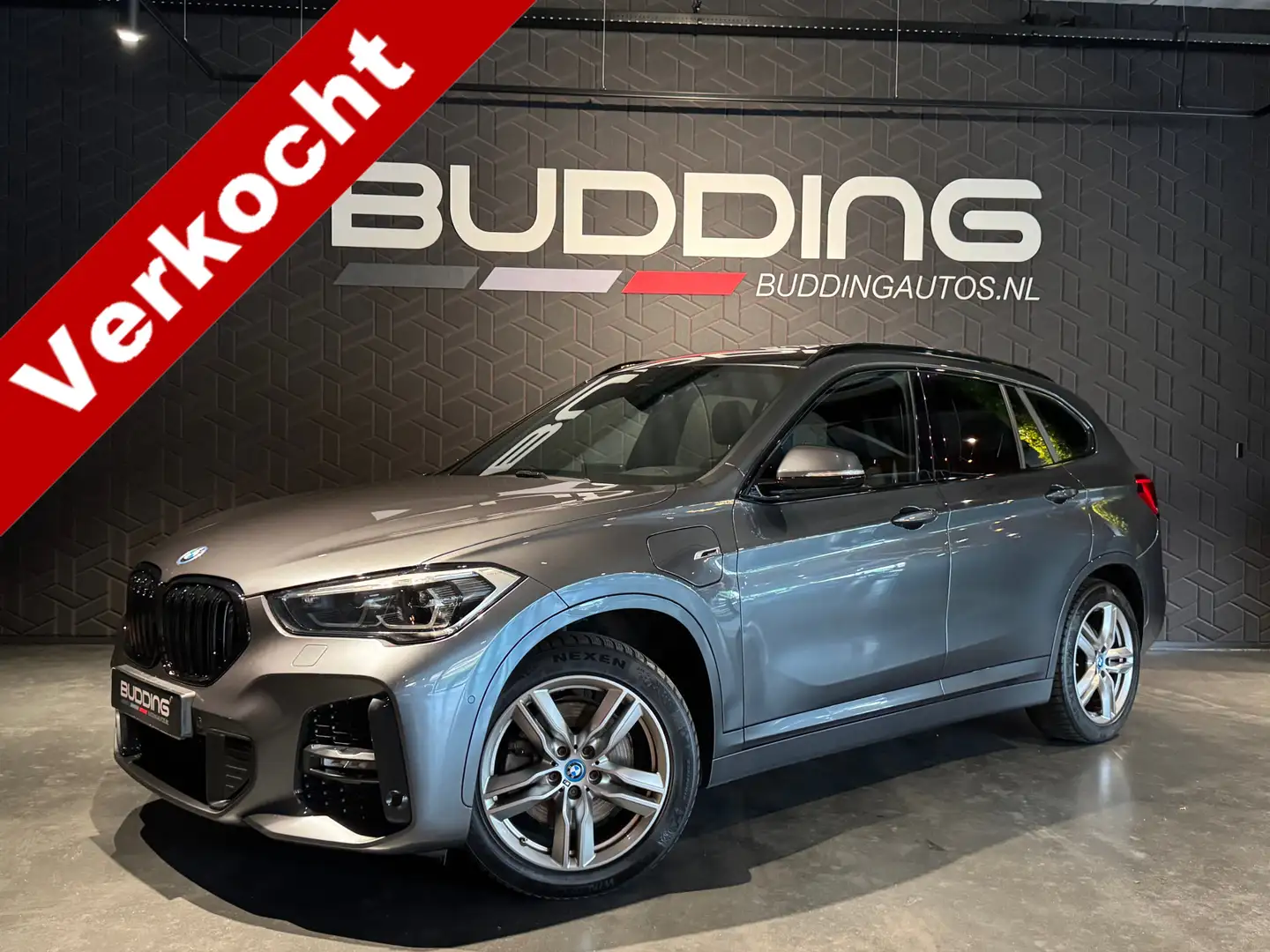 BMW X1 xDrive25e High Exe | Pano | Trekhaak Grigio - 1