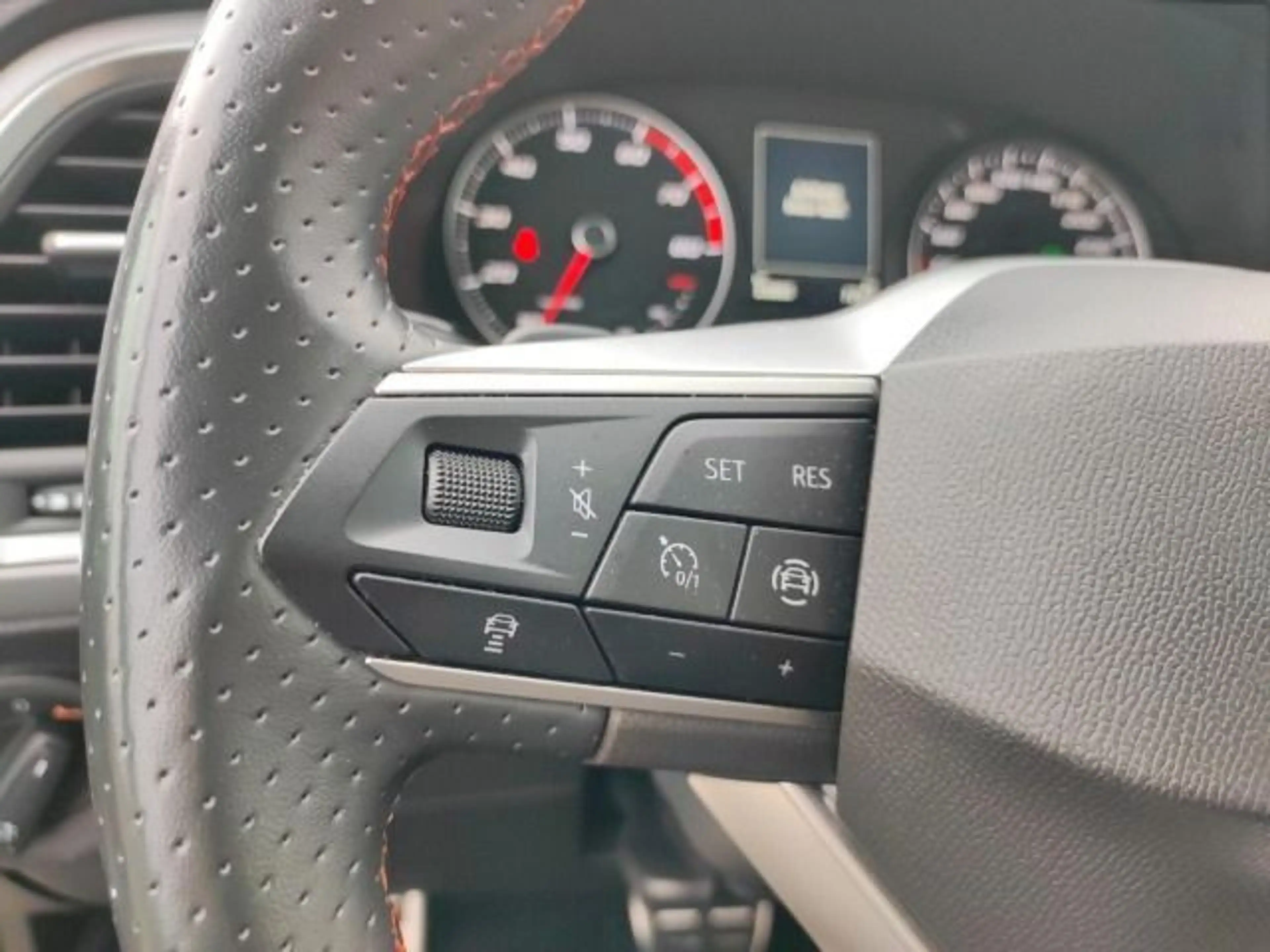 SEAT Ateca 2.0 TSI 4D FR DSG *StdHz*ACC*NAV*LED*SHZ* — photo 12