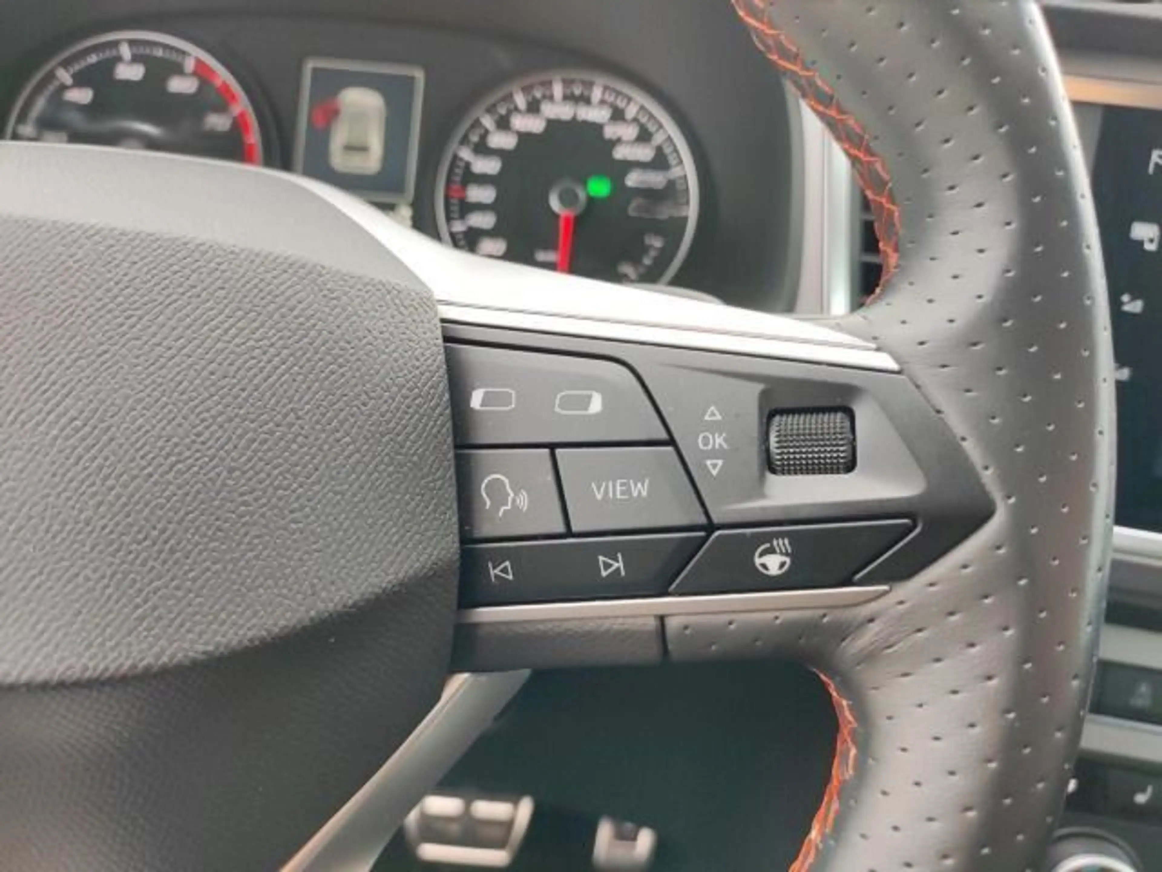SEAT Ateca 2.0 TSI 4D FR DSG *StdHz*ACC*NAV*LED*SHZ* — photo 11