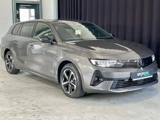 Opel Astra view 2