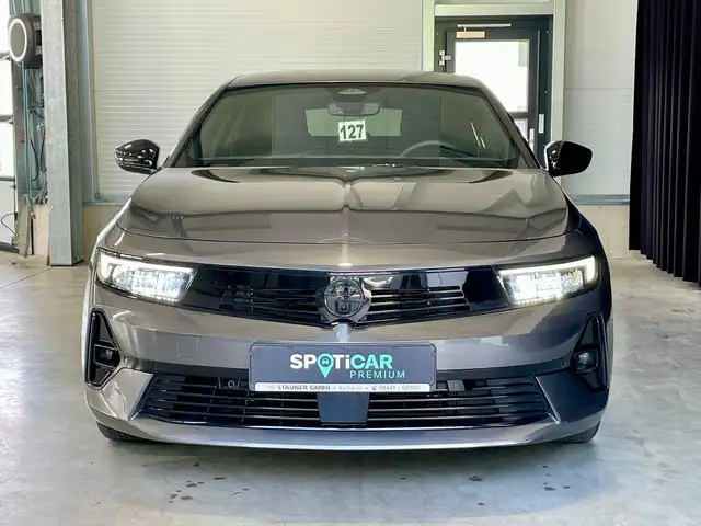 Opel Astra view 5