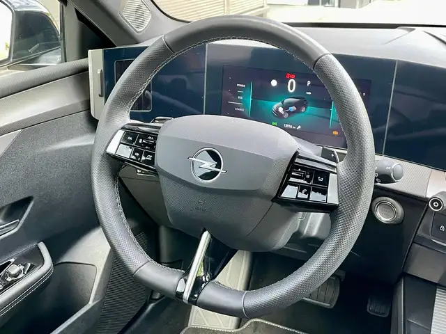 Opel Astra view 12