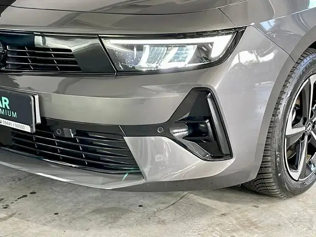 Opel Astra view 4