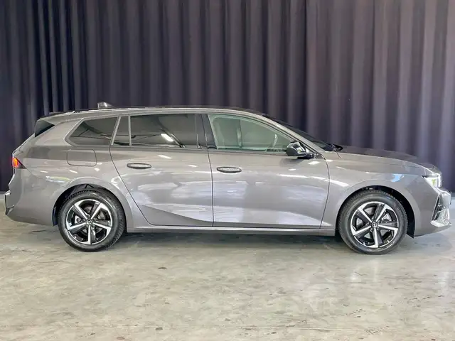 Opel Astra view 8