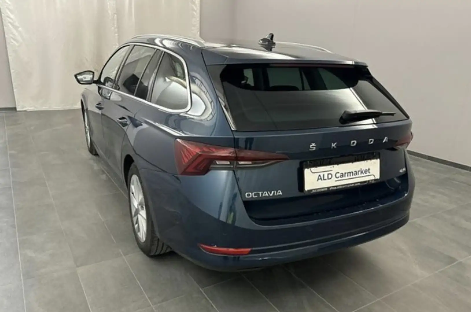 Skoda Octavia Combi 2,0 TDI 4x4 Style DSG Matrix Standhzg AHK Blau - 2