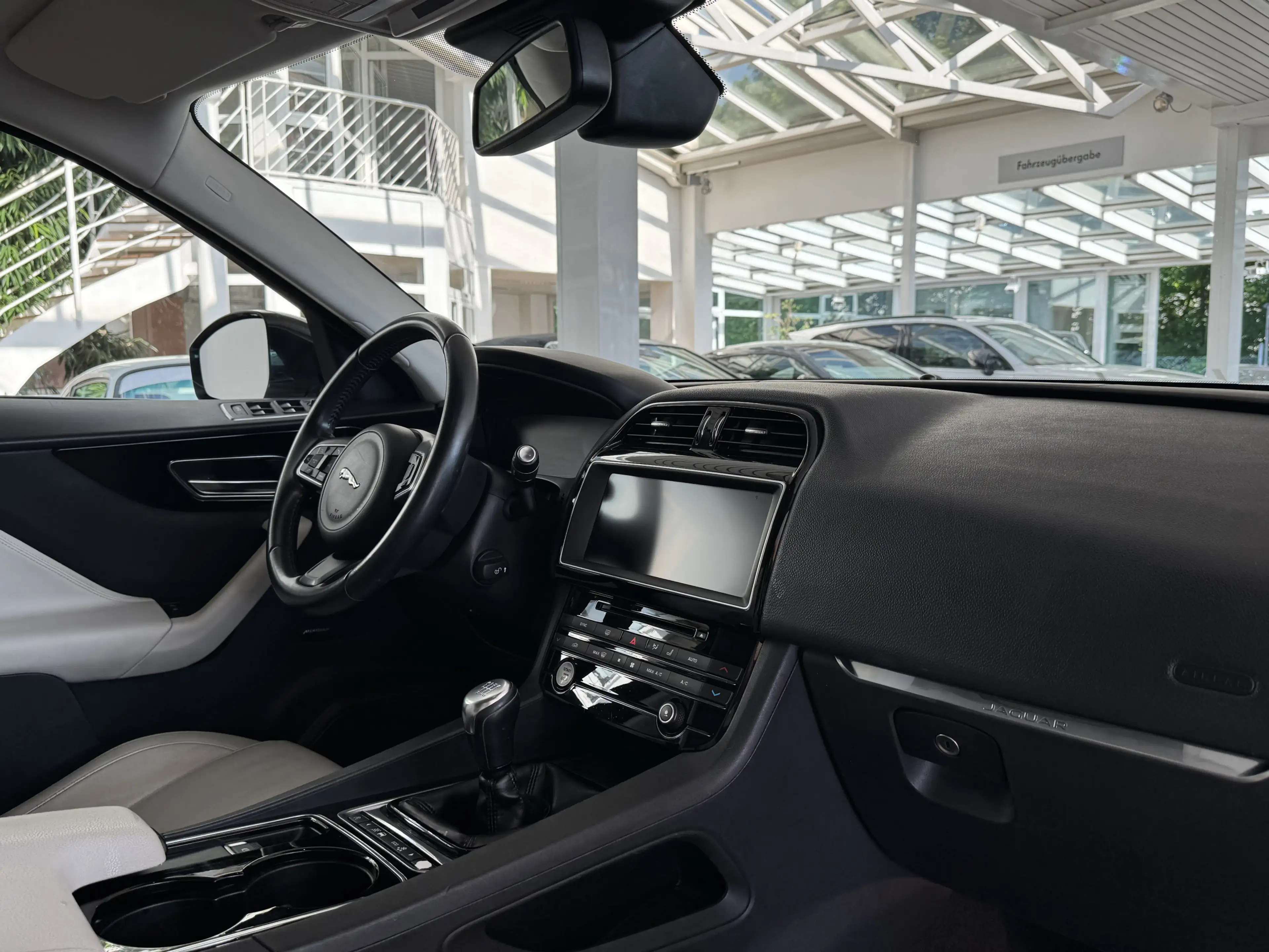 Jaguar F-Pace 20d Pure *PANO*KAMERA*Bi XENON*LEDER*SPuR — photo 13