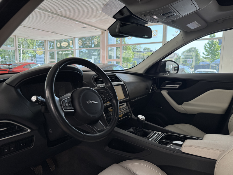 Jaguar F-Pace 20d Pure *PANO*KAMERA*Bi XENON*LEDER*SPuR — photo 9